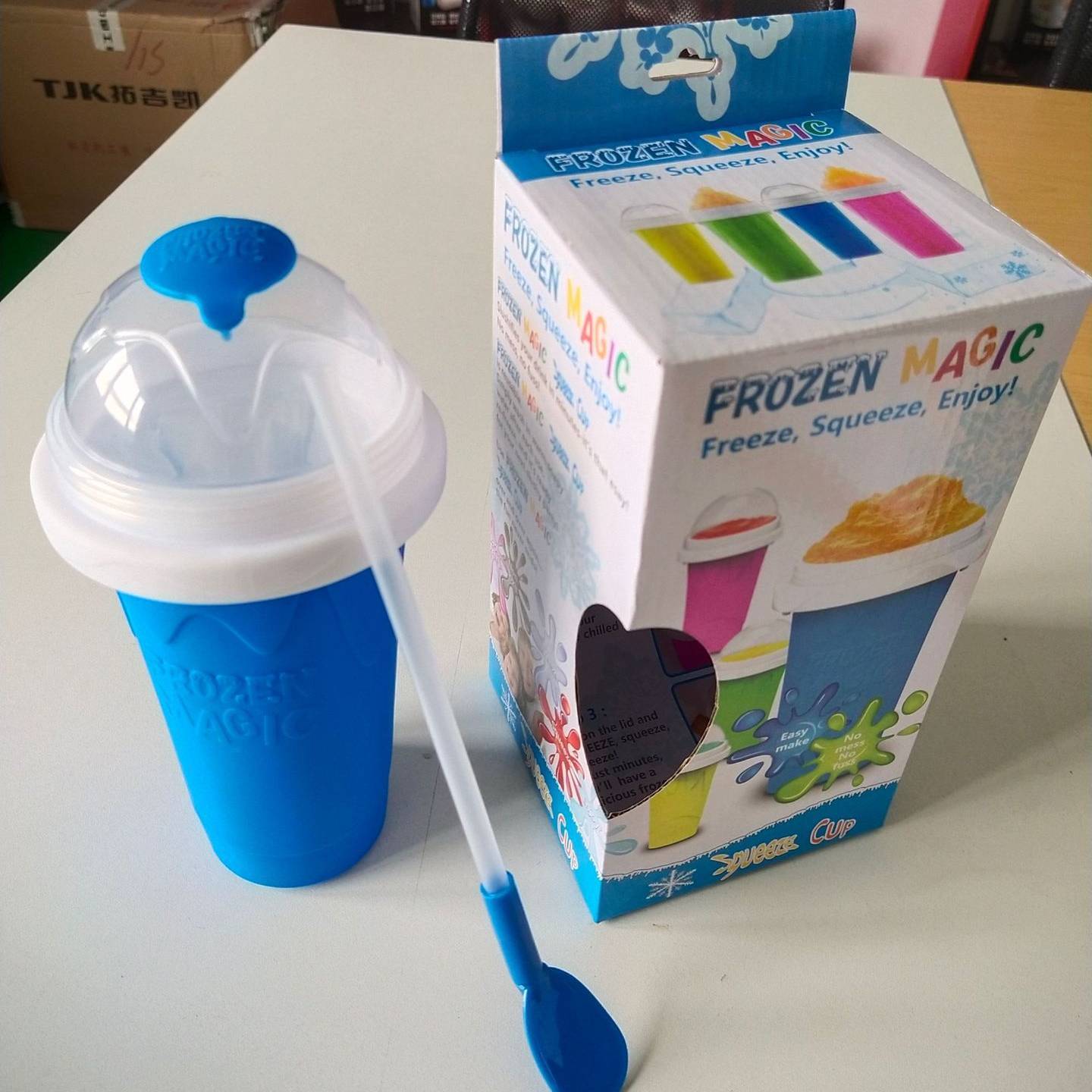 One Pinch Into An Slushy Cup, Shake The Smoothie Cup, And The Second Fast Cooling Cup Becomes A Pinch Cup. - ChillLabz 